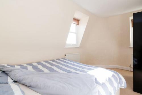 Camden Apartment E/Apartment - image 9