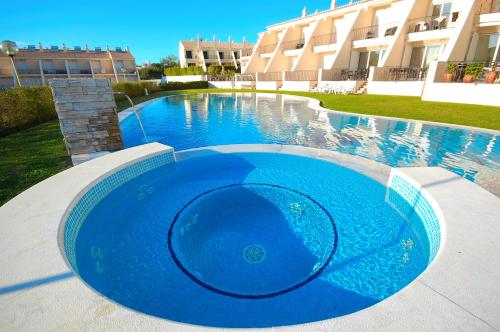 House F Sao Rafael Beach - Free Wifi & Airco, NETFLIX ready - 300m from the beach