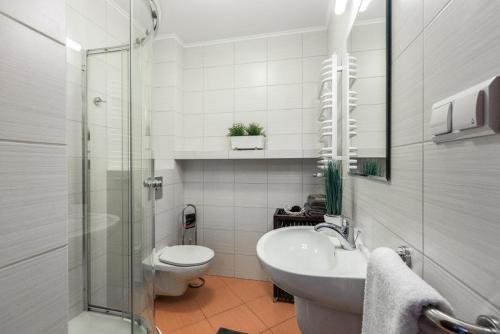 One-Bedroom Apartment with Balcony image 10