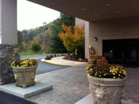 Smoky Mountain Inn & Suites – Cherokee, NC