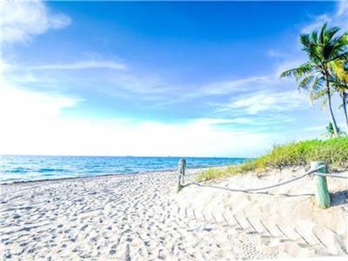 Coco Palm Escape: 5 Min Walk to Beaches, 5 Star Home, 4/2, Feet to BEACH, Heated Pool!