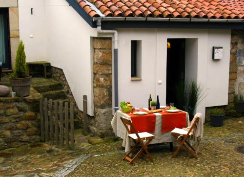  Casa rural La Casona del Piquero, Pension in Lastres