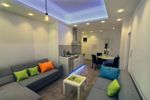 Centrally Located Relaxing Place - image 2