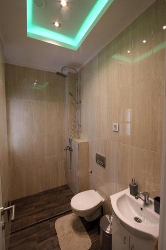 Centrally Located Relaxing Place - image 6
