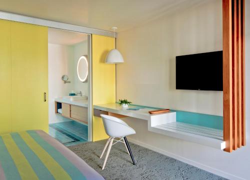 room detail thumbnail 1