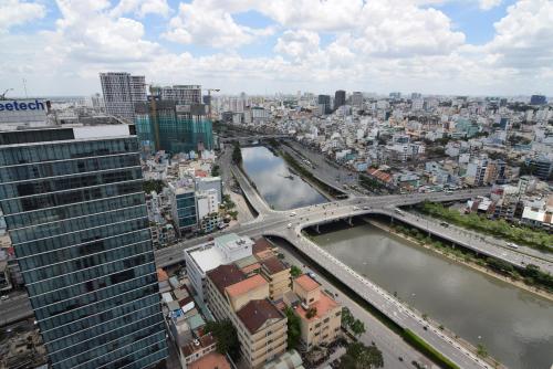 RIVERGATE - Luxury Apartments across D1 - FREE Pool,Gym,Netflix