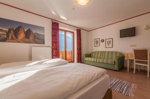 room detail thumbnail 1