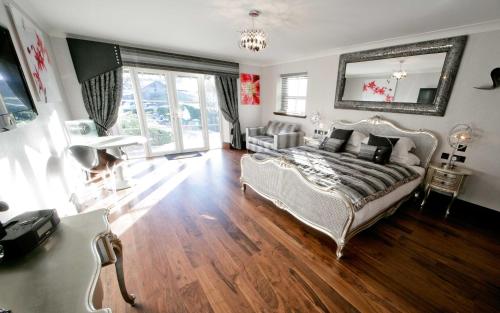 Windermere Suites - image 6