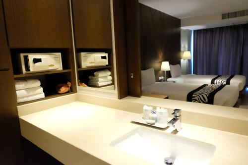 Superior Twin Room image 2