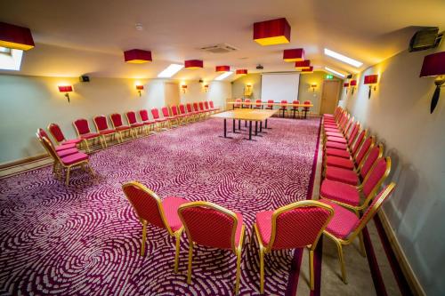 Curran Court Hotel - image 13