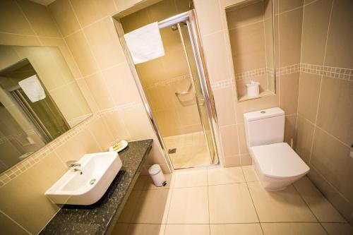 Curran Court Hotel - image 3