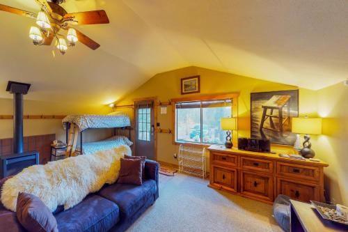 Endearing Cabin in Masontown, USA