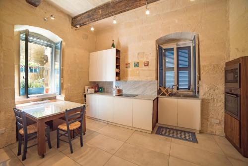 

Charming 1BR Maisonette in Valletta