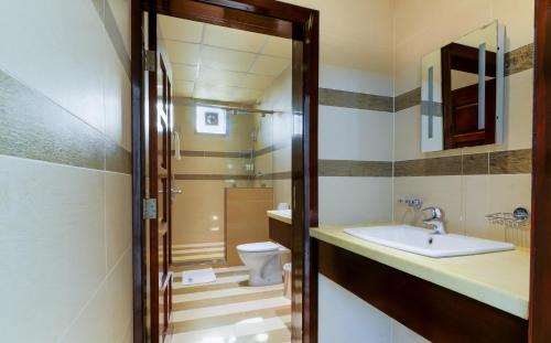 Tanzanite Executive Suites - image 5