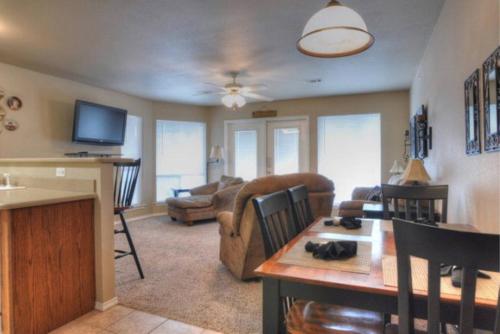 Windrow Retreat in New Braunfels, USA