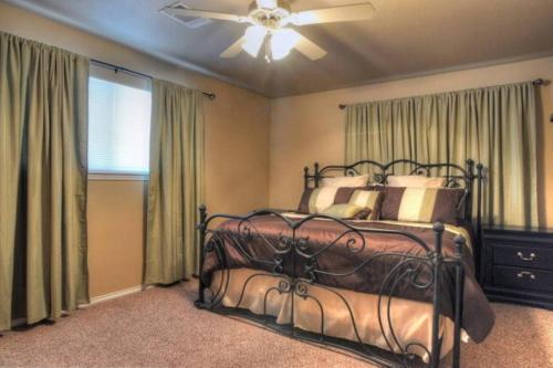 Windrow Retreat in New Braunfels, USA