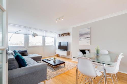 Holland Park 2 Bed Flat by BaseToGo