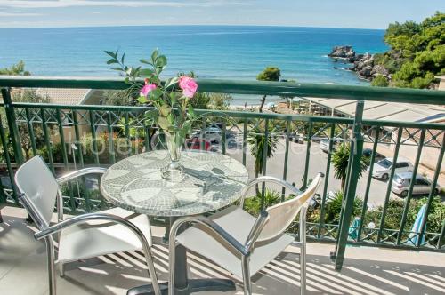 Glyfada Beach Hotel - image 3