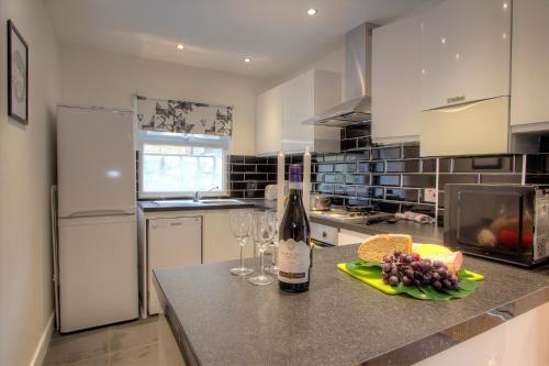 A Hotel Com Queens Park Private 2 Bedroom Apartment