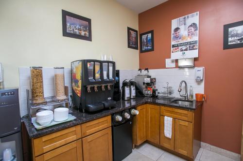 Pointe Plaza Hotel - image 4