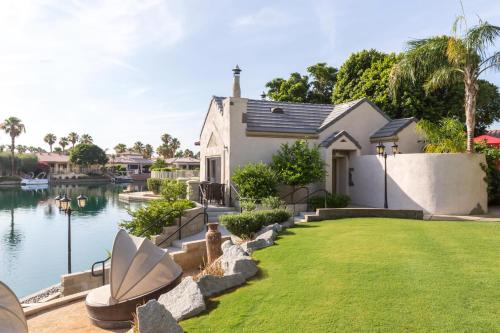 The Chateau at Lake La Quinta in La Quinta, USA