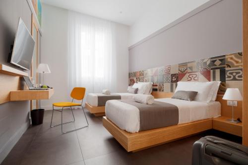 Hotel Medinblu Set in a prime location of Reggio Calabria, Hotel Medinblu puts everything the city has to offer just outside your doorstep. Both business travelers and tourists can enjoy the propertys facilities an