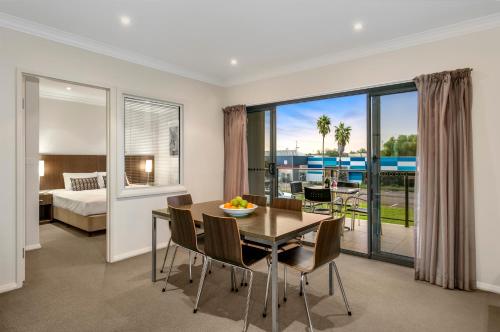 3 bedrooms, 3 beds