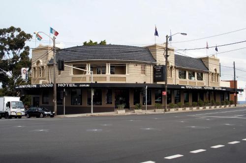 Entrance, Southern Cross Hotel in Marrickville