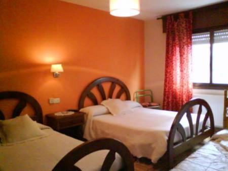 1 double bed, 2 twin beds