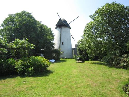 home in the Flemish Ardennes between the meadows