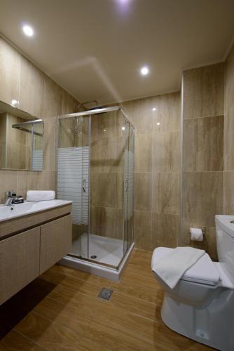 Superior Twin Room with Garden View image 3