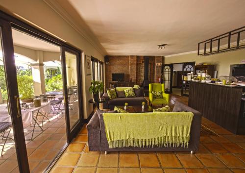 บริการและสิ่งอำนวยความสะดวก, โรงแรมเซาธ์เทิร์นไลท์คันทรี่เฮ้าส์ (Southern Light Country House) near สวนพฤกศาสตร์แห่งชาติคีร์สเตนบอสช์