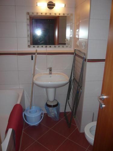 One-Bedroom Apartment image 2