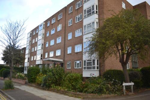 2 Bedroom Apartment In Stratton Court Central Surbiton Incl Free Parking, , Surrey