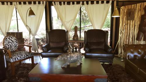 Bar/lounge, Ole Serai Luxury Camp in Serengeti