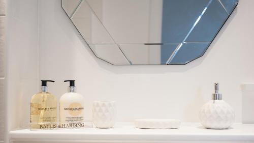 Tailored Stays - De Havilland House - image 6