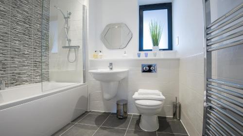 Tailored Stays - De Havilland House - image 5