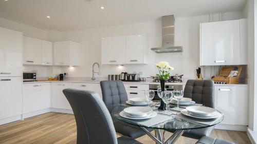 Tailored Stays - De Havilland House photo 1