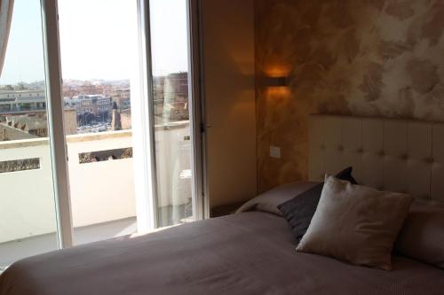 Windows on Rome - image 3