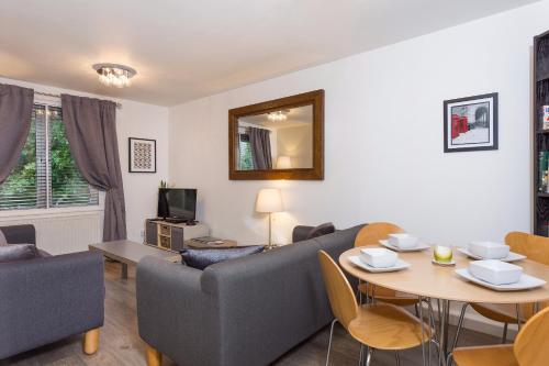 Stylish 2-bed Flat 5 Minutes From Paddington