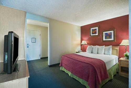 Oxnard Inn Lancaster Room Type - Suite, 1 Queen Bed, Non Smoking