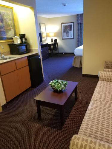 Days Inn by Wyndham Tulsa Central