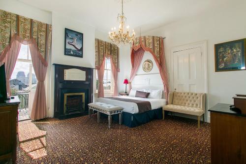 Lafitte Hotel & Bar - image 2