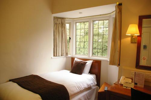 Farnham House Hotel - image 3