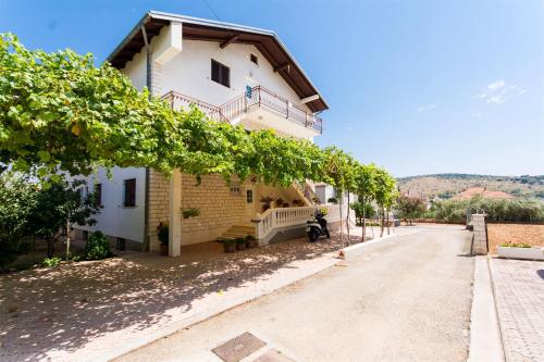  Apartment Marko, Pension in Trogir