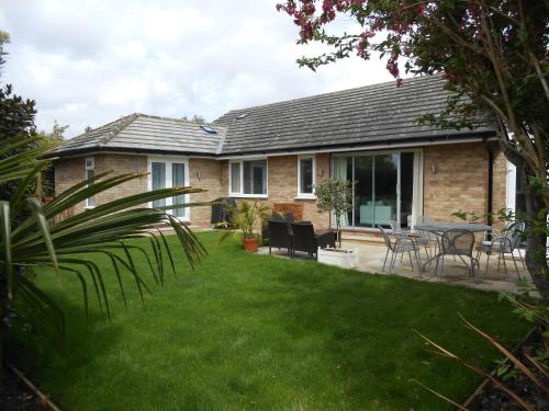 Luxury 4 Bed 3 Bathroom Bungalow , South West Of London, The Dapples, , Surrey