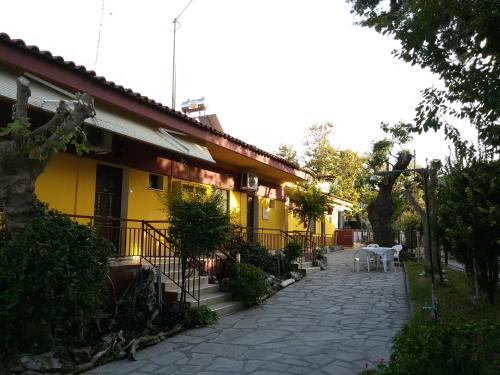  Villa Maria Apartments, Pension in Polychrono