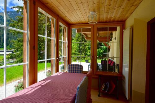 陽台/露台, 蘇雷耶公寓別墅 (Apartments Villa Surlej) in 達禾斯沃爾夫岡