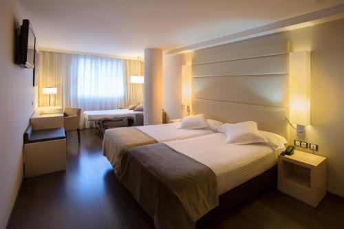 3 twin beds