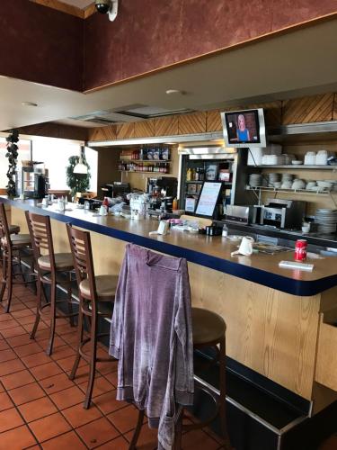 餐廳, 布雷登頓戴斯酒店 - 近海灣 (Days Inn by Wyndham Bradenton - Near the Gulf) in 布拉丁頓 (FL)